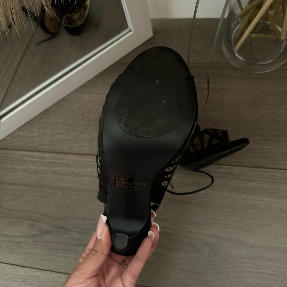 Heels - Picture 5 of 6